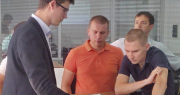 НЕ ЄДИНИМ СМАРТФОНОМ
